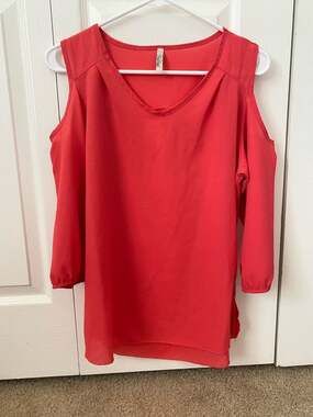 Gloria Women's Red Chiffon Cold Shoulder V-Neck Blouse